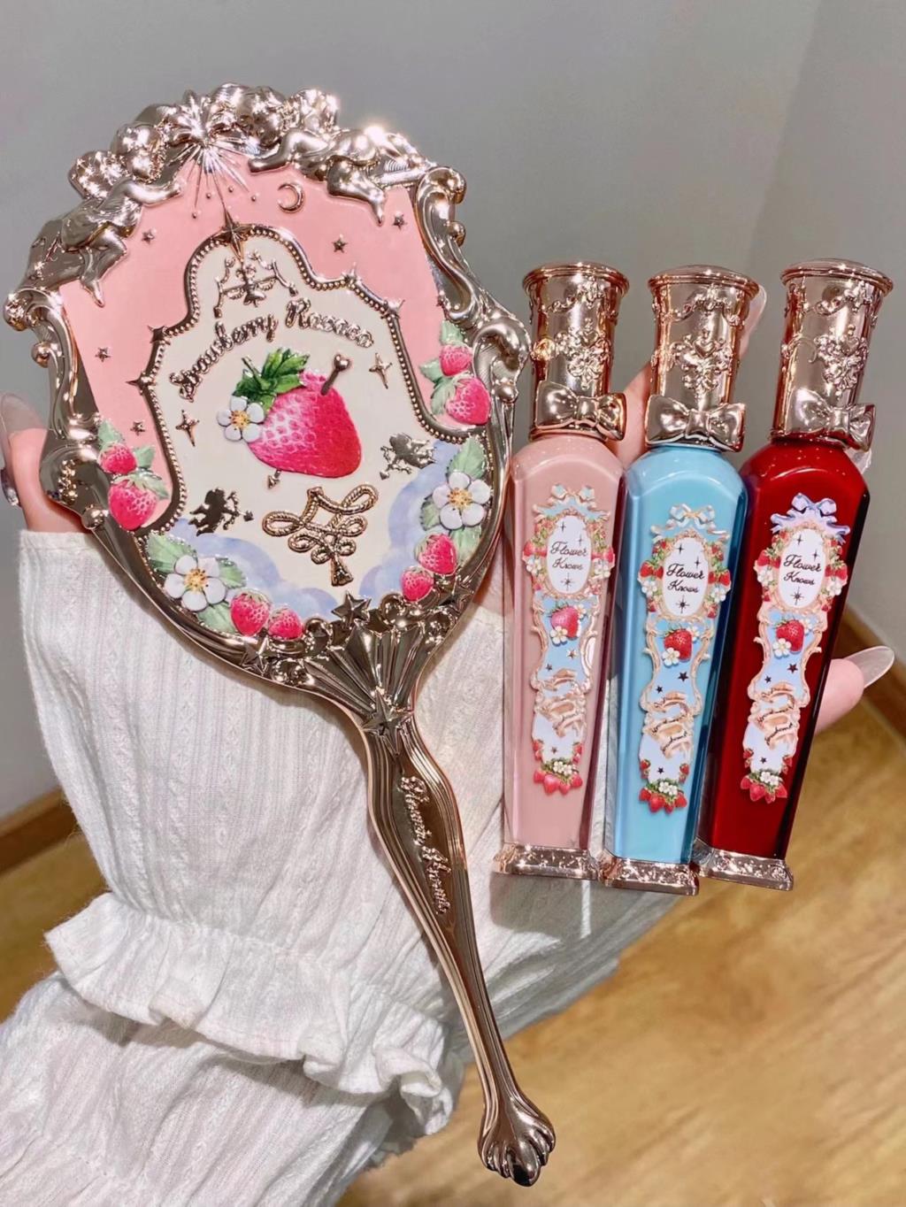 2023 New Flower Knows Makeup Mirror Cute Hand Mirror Women Makeup Tool